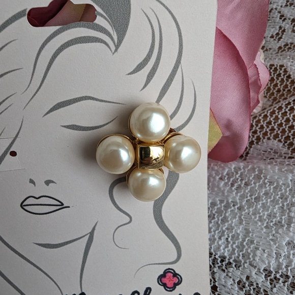 Vintage Courrèges Faux Pearl Earrings - Picture 2 of 7